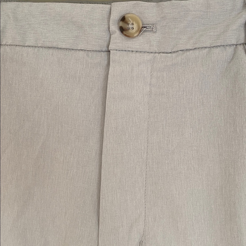 Taylor Byrd light gray flat front performance shorts Sz 36 8 inseam - Picture 2 of 10